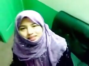 Pak Hijab School Girl Kissing And Showing Her Nice Tits To Lover