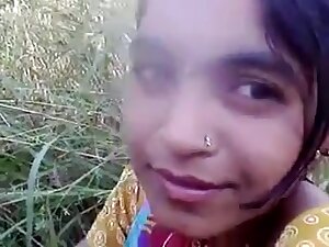 northindia girl show off outdoor and bust girl touch