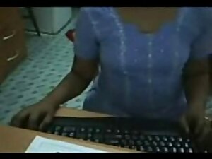 iNDIAN CUTIE PLAYS ON LIVECAM