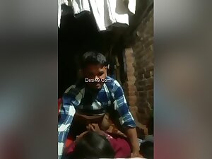 Exclusive- Desi Village Bhabhi Romance And Hard Fucked By Deaver