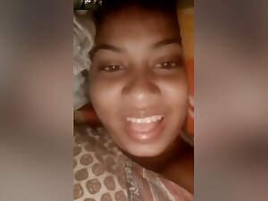 Today Exclusive- Desi Girl Showing Her Pussy On Video Call