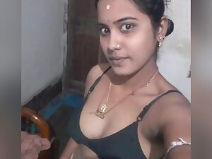 Today Exclusive- Sexy Desi Bhabhi Showing Her Boob And Pussy On Video Call