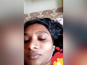 Exclusive- Sexy Tamil Girl Showing Her Boobs On Video Call