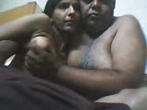 Home Made Sex Scandal Of Indian Aunty With Neighbor Uncle