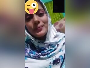 Today Exclusive- Bangla Girl Showing Her Boobs And Pussy On Video Call Part 1