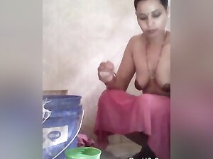 Today Exclusive- Bihari Bhabhi Record Her Bathing Video For Lover Part 3