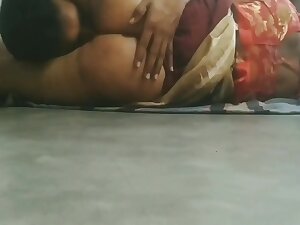 Indian Husband Wife Horny Sex.mast Chudayee Ki Dono Ne Ek Dusare Ko Chat Kar