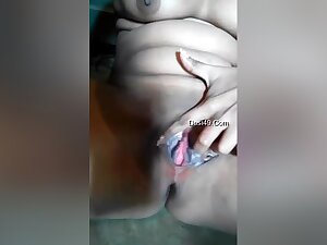 Today Exclusive-sexy Look Desi Girl Showing Her Boobs And Pussy Fingerring Part 2