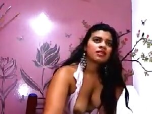 Desi hot Baroda wife komal chatting with boyfriend on skype
